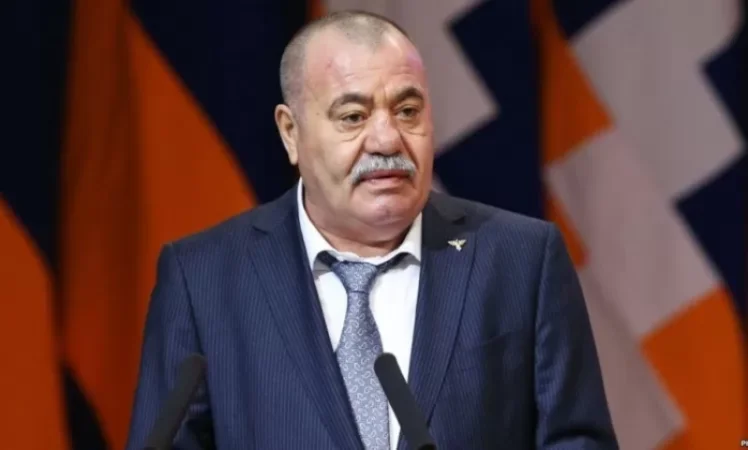 Արմավիրում կոտրել են Մանվել Գրիգորյանի մայրական տան պատուհանները