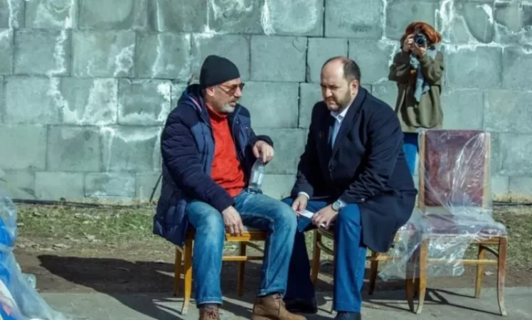 Ինչ է առաջարկել ԿԳ նախարարը հացադուլ անող Հովհաննես Գալստյանին