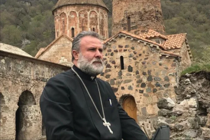 Դադիվանքի նախկին վանահայրն իր աջակցությունն է հայտնել Վեհափառին