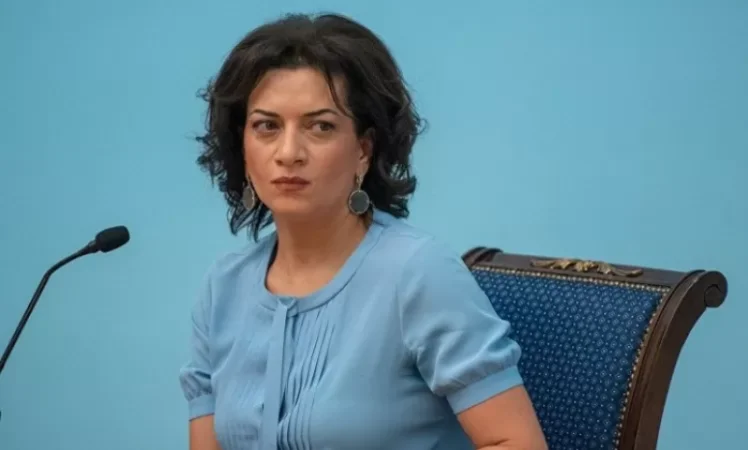 Սա շատ ավելի լուրջ թեմա է, քան կարող է թվալ, և ես անպայման կանդրադառնամ դրան. Հակոբյան