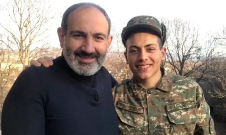 «Հայրենիքի զինվորները»․ Փաշինյանը լուսանկար է հրապարակել որդու հետ