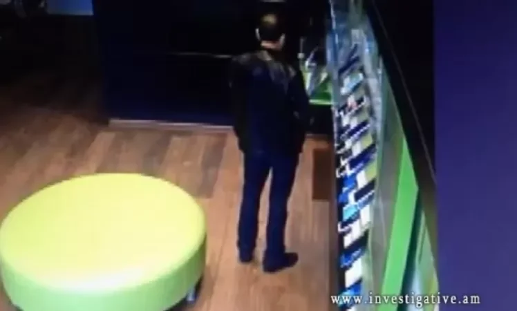 VIDEO: A mobile phone was stolen from the service center