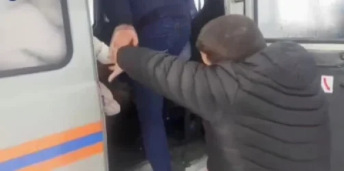 ՏԵՍԱՆՅՈՒԹ. Սյունիքում փրկարարները ձնաբքի մեջ հայտնված ավտոբուսից դուրս են բերել մանկահասակ երեխայի