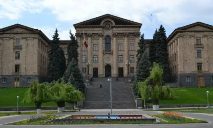 ԱԺ աշխատակիցներին նոր փորձություն է սպասվում.աշխատավարձից պահումներ կլինեն․ «Հրապարակ»