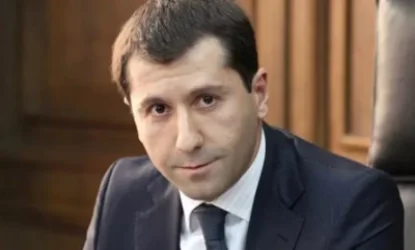 Հետևում եմ ինչ գրագետ, օրինապահ ձևով են աշխատում Երևանի քաղաքապետարանն ու ոստիկանությունըՀետևում եմ ինչ  օրինապահ ձևով են աշխատում Երևանի քաղաքապետարանն ու ոստիկանությունը