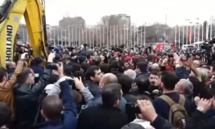 Սրճարանների ապամոնտաժման դեմ ակցիա անող ցուցարարներից 2-ի դեպքով նյութեր են նախապատրաստվում, Թերթ