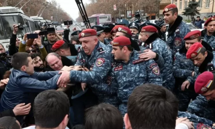 Օպերայի տարածքում ոստիկանի նկատմամբ բռնություն գործադրելու դեպքի առթիվ քրեական գործ է հարուցվել