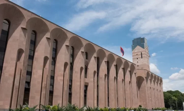 Ինչու է քաղաքապետարանի ինժեները հայտնվել մեղադրյալի աթոռի. Ժողովուրդ