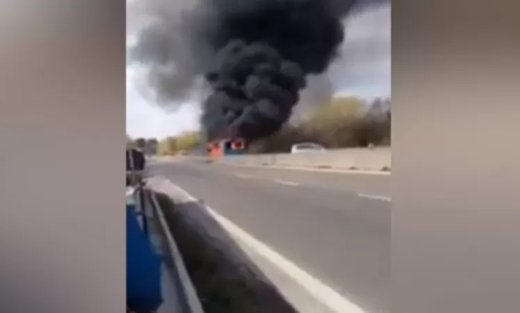 VIDEO: Man Burns Bus Transporting 50 Children in Italy