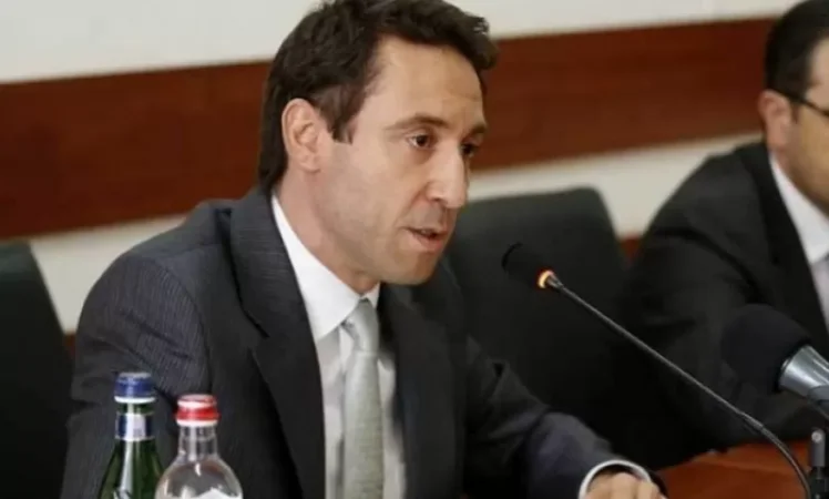 Մարությանը քաղաքապետարան է բերում ոչ միայն կնոջը, այլև ընկերներին. Իրավունք