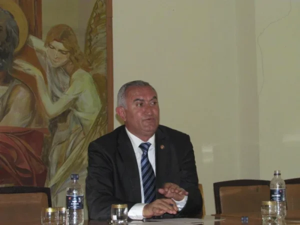 Արագածոտնի նախկին մարզպետը, եղբայրն ու նրանց կանայք հրավիրվել են ապօրինի գույքի բռնագանձման գործերով վարչություն․ Hetq