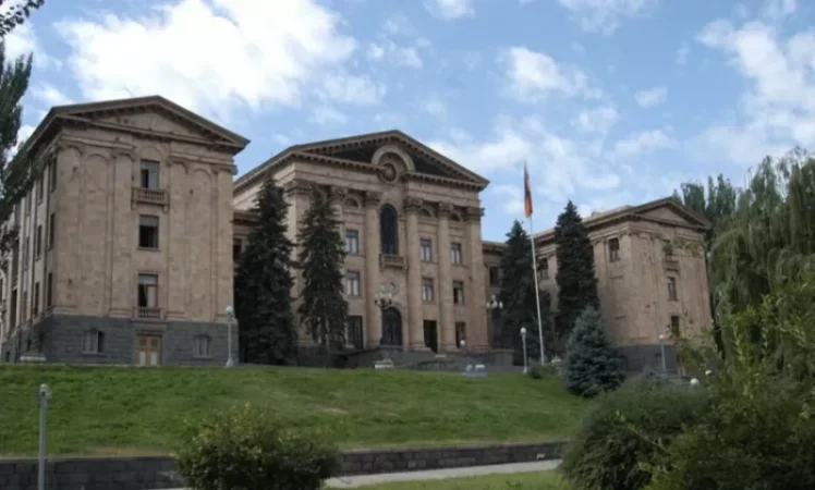 ԱԺ աշխատակազմը պարզաբանել է մաքրուհիների հետ կապված խնդիրը