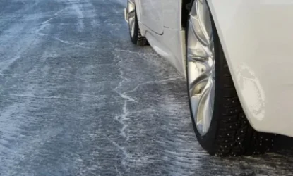 Մերկասառույցի պատճառով ավտոմեքենան դուրս է եկել ճանապարհի երթևեկելի հատվածից և սահել դեպի ձորը