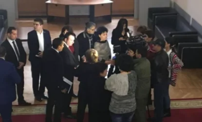 ԱԺ մաքրուհիները կրկին բողոքում են աշխատավարձերի իջեցման դեմ