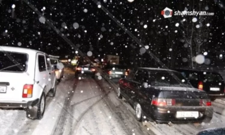 PHOTO: Truck Traffic on Sevan-Dilijan Road Temporarily Halted