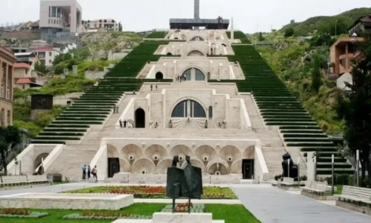 Արտակարգ դեպք Երևանում. տղամարդը Կասկադում մտել է կանանց սանհանգույց և ի ցույց դրել սեռական օրգանը