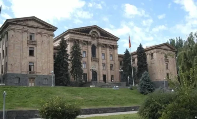 Հրդեհ ԱԺ շենքում. տուժածներ չկան