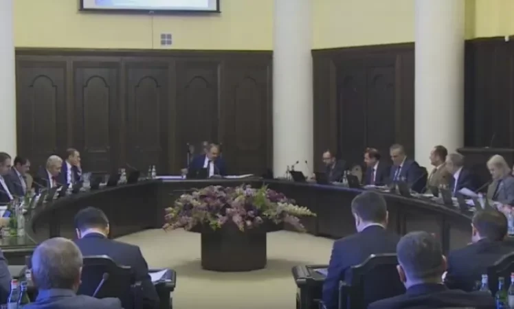 ՊԵԿ-ին պարգևատրումների համար որոշմանը դեմ են քվեարկել ֆինանսների նախարարն ու մշակույթի փոխնախարարը