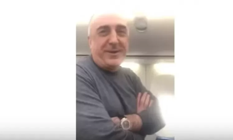 VIDEO: Armenians Recognize Azerbaijani Foreign Minister on Plane and Strike Up a Conversation