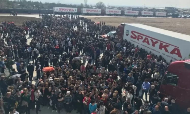 «Սպայկա»-ի աշխատակիցները բողոքի ակցիա են իրականացնում