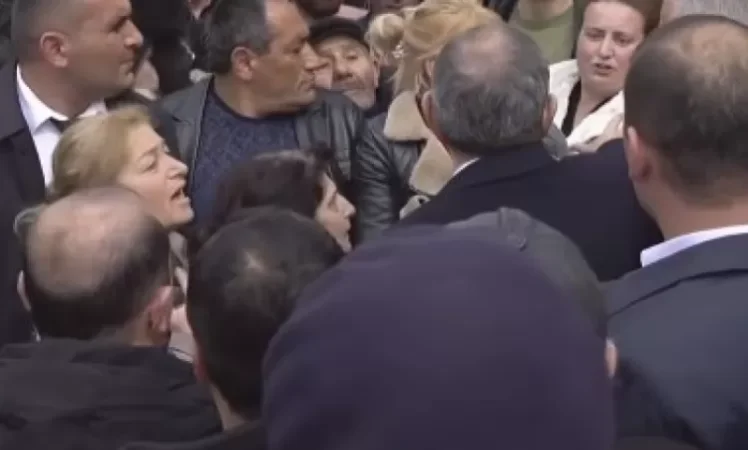 Վարչապետին Գյումրիում «անակնկալ» էր սպասվում. «Հրապարակ»