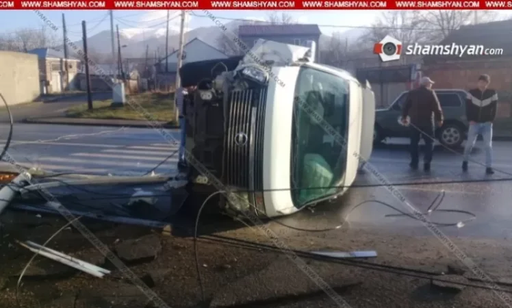 ԼՈՒՍԱՆԿԱՐ. Ford-ը տապալել է էլեկտրասյունն ու կողաշրջվել