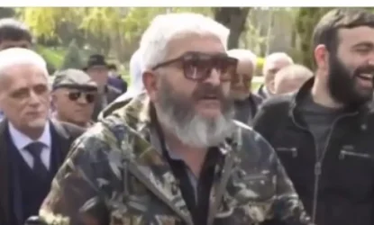 ՏԵՍԱՆՅՈՒԹ․«Իմ երեխան չի կարող դառնալ գյալբոկ»․ քաղաքացին ԱԺ-ի դիմաց