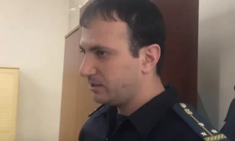 Video: Customs Employee Discusses Incident That Provoked Prime Minister's Anger