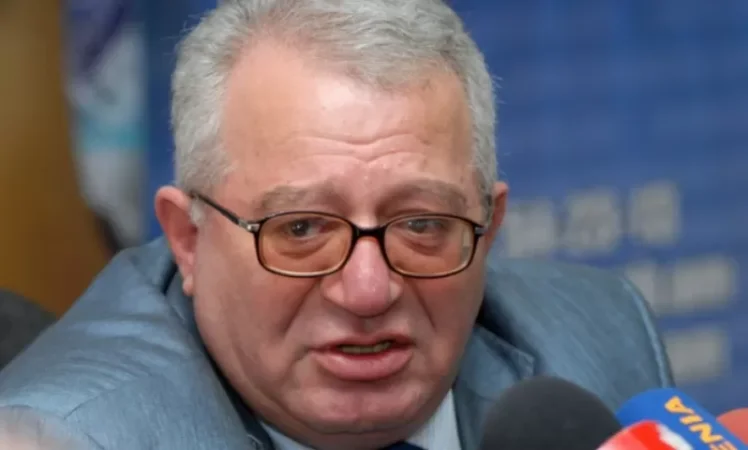 Եթե մասնագետներին վերացրել ես, պարոն նախարար, ում հետ ես աշխատելո՞ւ. Բերբերյան