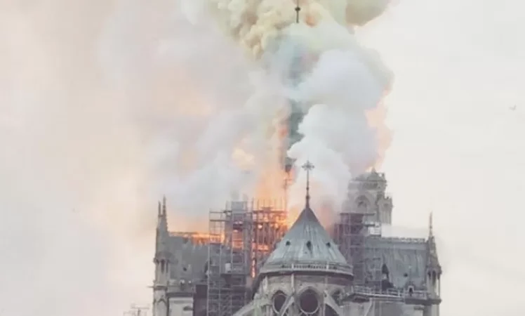 Աստվածամոր տաճարի տանիքն ամբողջությամբ փլուզվեց