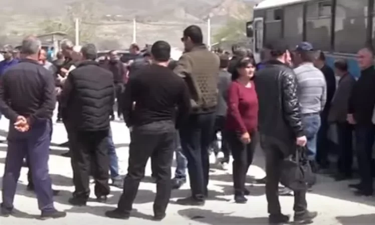 Սպասում ենք Ծառուկյանին. «Արարատցեմենտի» աշխատակիցները փակ կպահեն գործարանի մուտքը