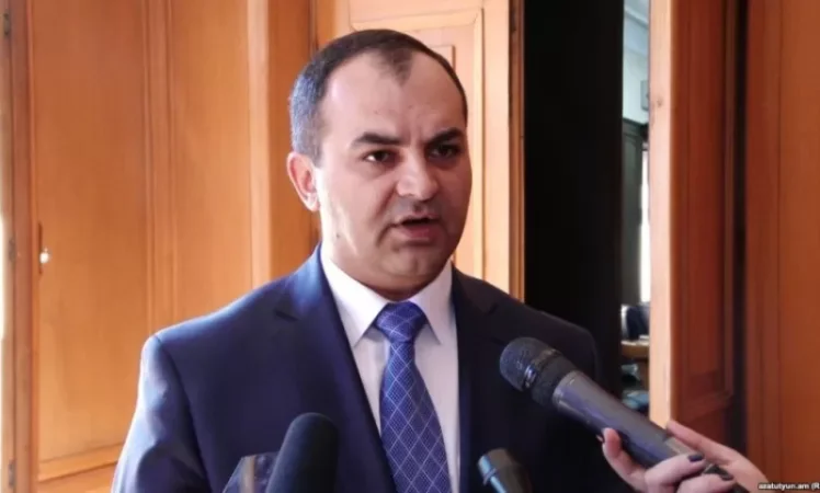 Հիմքեր լինեն, պաշտոնավարումը ժամանակավորապես կդադարեցվի. Դավթյանը՝ Սանասարյանի մասին