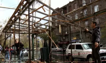 ՏԵՍԱՆՅՈՒԹ. Ապամոնտաժվել է Խորենացու փողոցի ինքնակամ կառուցված տաղավարը