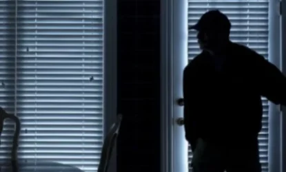 Կինն ահազանգել է ոստիկանություն, հայտնել, որ տանը գողեր կան