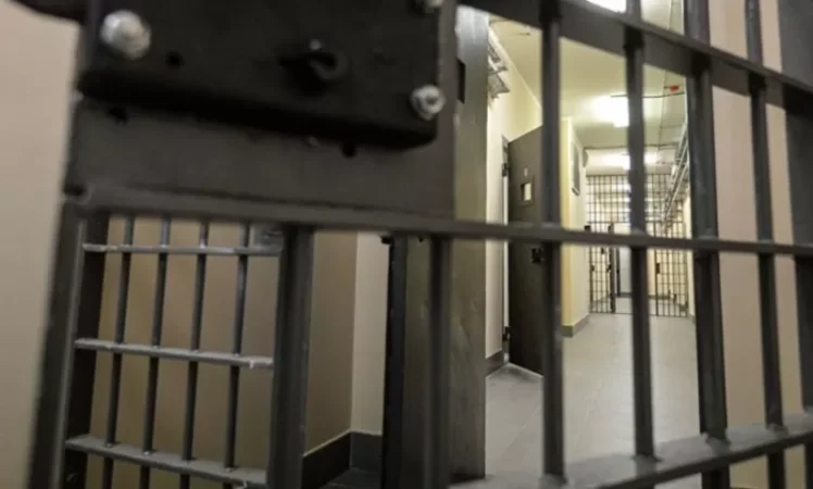 Մեծ աղմուկով ձերբակալված ՊԵԿ պաշտոնյան անաղմուկ ազատ է արձակվել.«Ժամանակ»