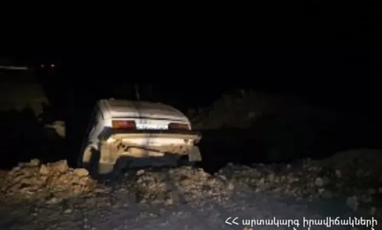 Car Falls into a Hole and Overturns in Yerevan