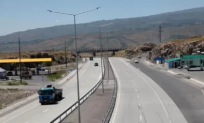 «Հյուսիս-հարավ» ճանապարհի Աշտարակ-Թալին հատվածում հաղորդակցու­ղիների աշխա­տանքներն իրականացնող ընկերությունը տուգանվել է. Ժողովուրդ