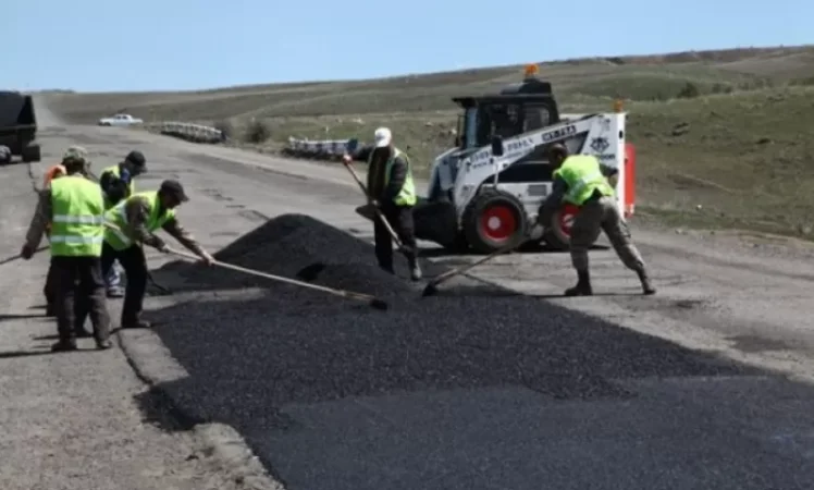 Վերսկսվել են միջպետական և հանրապետական ճանապարհների փոսային նորոգման աշխատանքները