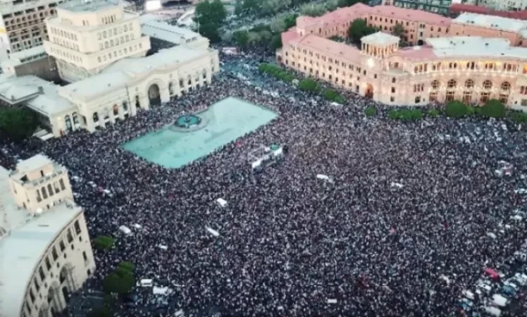 Տոնելու են` ոնց են մեզ քֆուր տվել, մեր էրեխեքին ոնց են ցավացրել. Շարմազանովը հունից դուրս է եկել. «Հրապարակ»