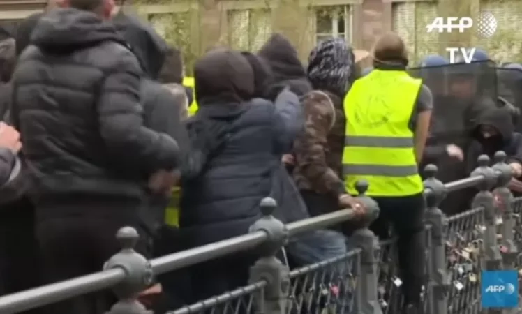 ՏԵՍԱՆՅՈՒԹ. Բախում ոստիկանության և «դեղին ժիլետների» միջև