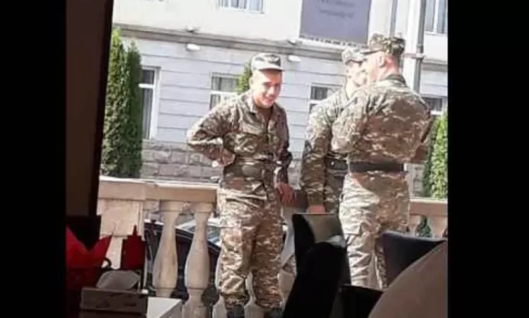 Նիկոլ Փաշինյանի որդին Ստեփանակերտի «Տաշիր պիցցայում» հերթի մեջ