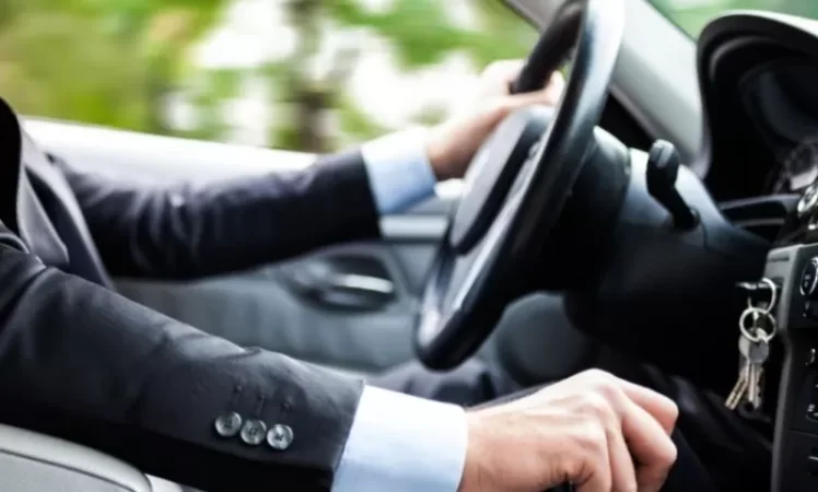 Officials in Driver's Role: New Initiative on Facebook