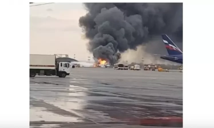 VIDEO. Airplane on Fire at Sheremetyevo Airport