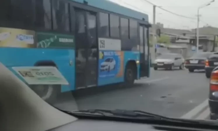 Video: Transport Violators Driving in the Opposite Lane