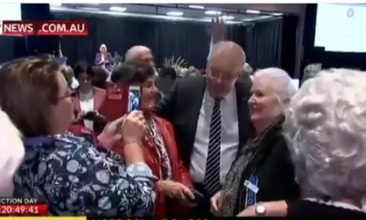 Video: Egg Thrown at Australian Prime Minister