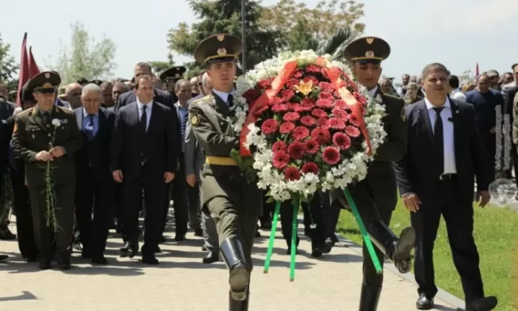 Pashinyan, Military Leadership Visit Yerablur Cemetery