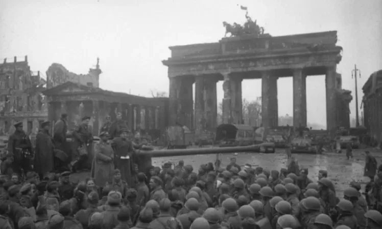 Unique Footage: Armenians Dance Kochari in Berlin in 1945