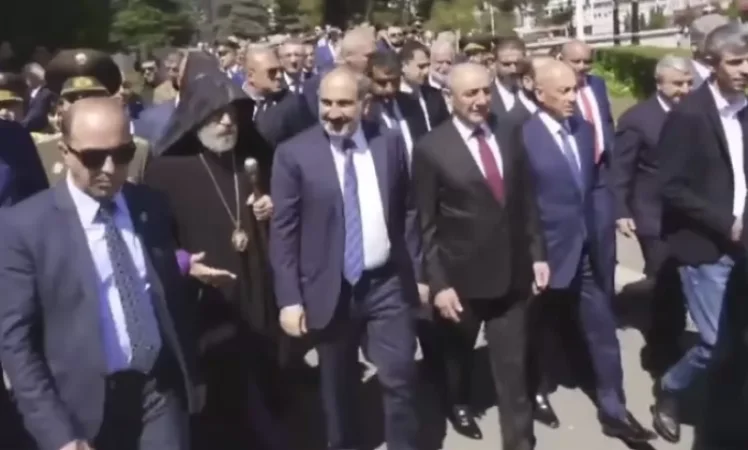 Video: March in Artsakh with Participation of Pashinyan and Bako Sahakyan