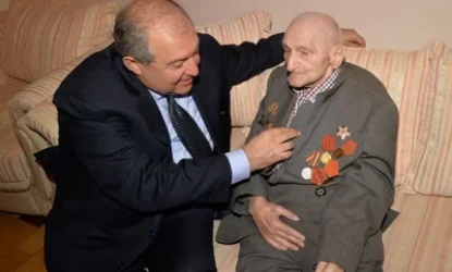 Արմեն Սարգսյանը հյուրընկալվել է պատերազմի 99-ամյա վետերանի տանը