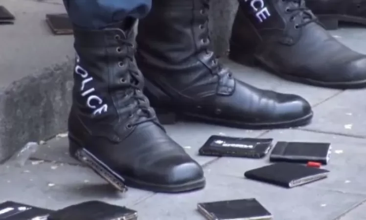 Խփում եք ոստիկաններին, ներողություն խնդրեք. վեճ՝ կառավարության մոտ